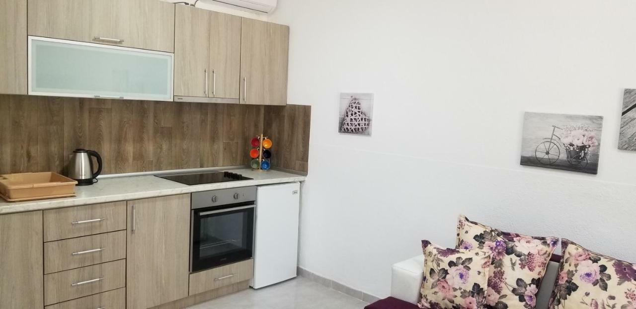 Riviera Inn Apartments Улцинь Экстерьер фото